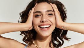 Onde da spiaggia anche in inverno. Questa piastra, già virale su tiktok, è il mai più senza della hair routine