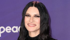 Laura Pausini come Madonna per la tv statunitense, il look omaggio che incanta