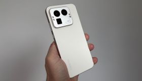 Lo smartphone che cambia look (e dura due giorni senza ricarica)