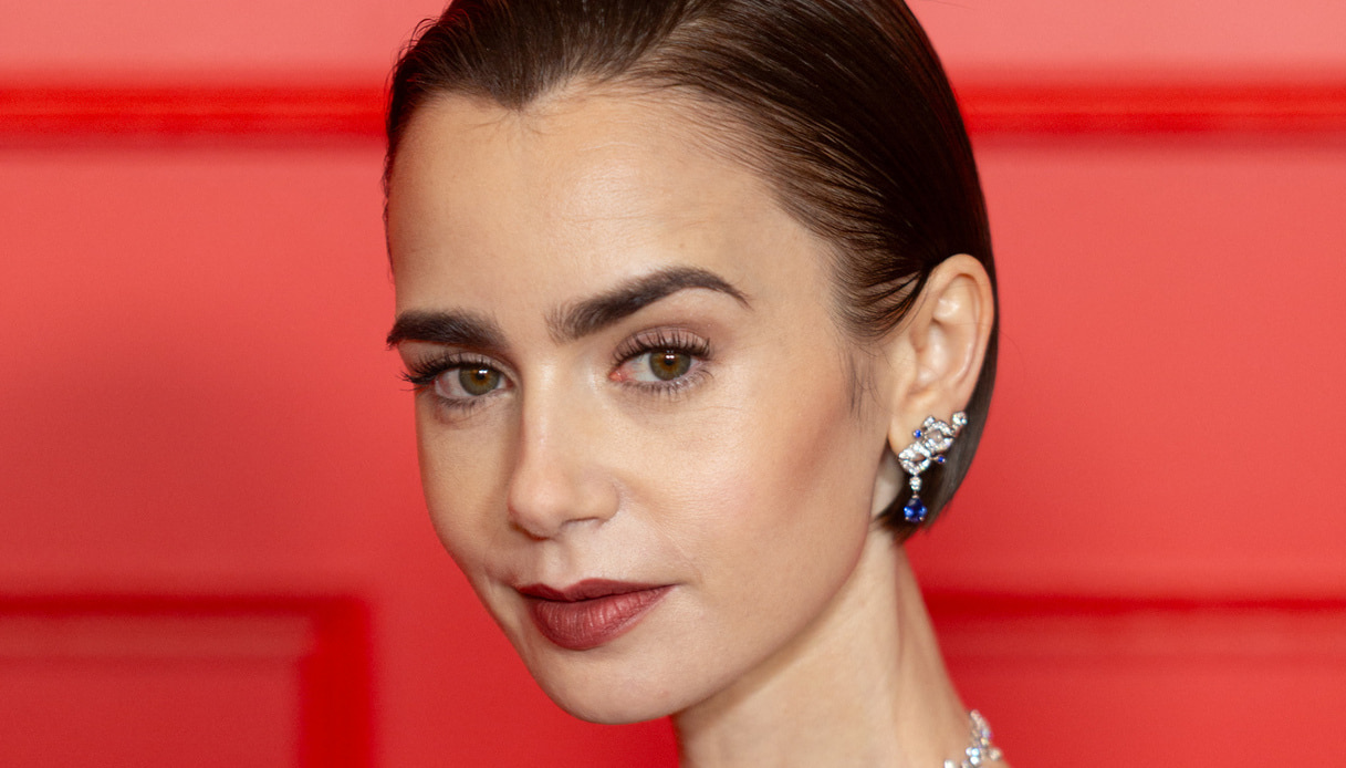 emily in paris 5 i look di lily collins dentro e fuori dal set che sono gi224 un8217ossessione come copiarli da Dilei.it emily in paris 5 i look di lily collins dentro e fuori dal set che sono gi224 un8217ossessione come copiarli