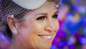 Maxima d’Olanda mostra come indossare il Cloud Dancer: ennesima lezione di stile