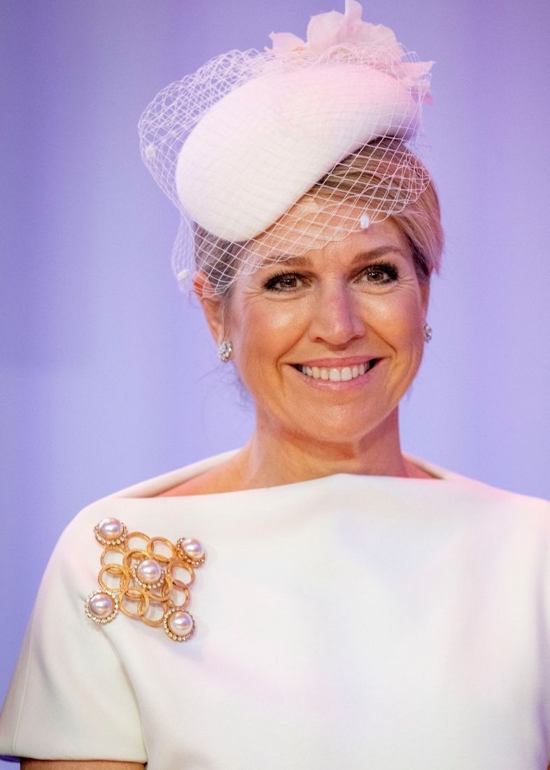 La maxi spilla di Maxima d'Olanda