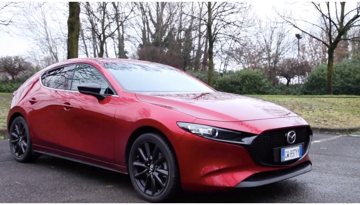 Mazda3 vestita Homura: quando guidare diventa un gesto di stile