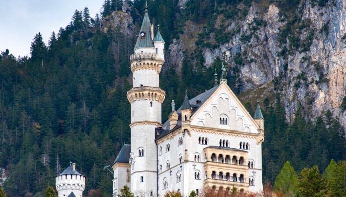 Neuschwanstein castello frontone