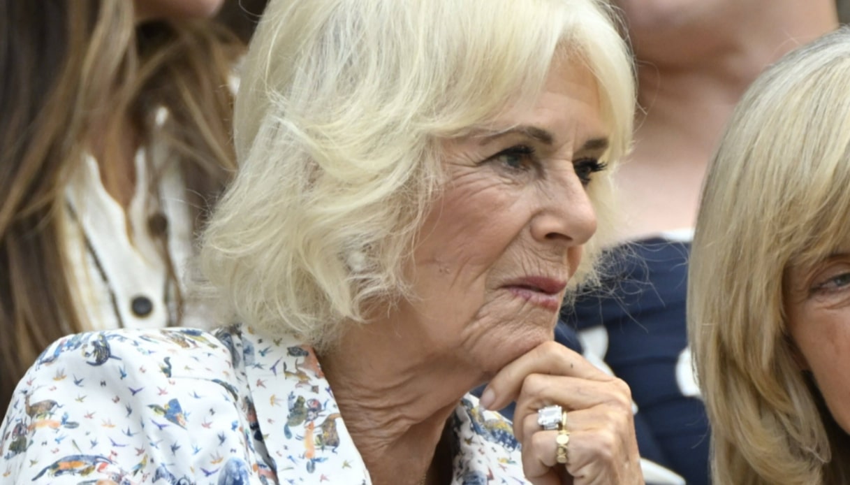 L'anello che Camilla indossa sempre al mignolo