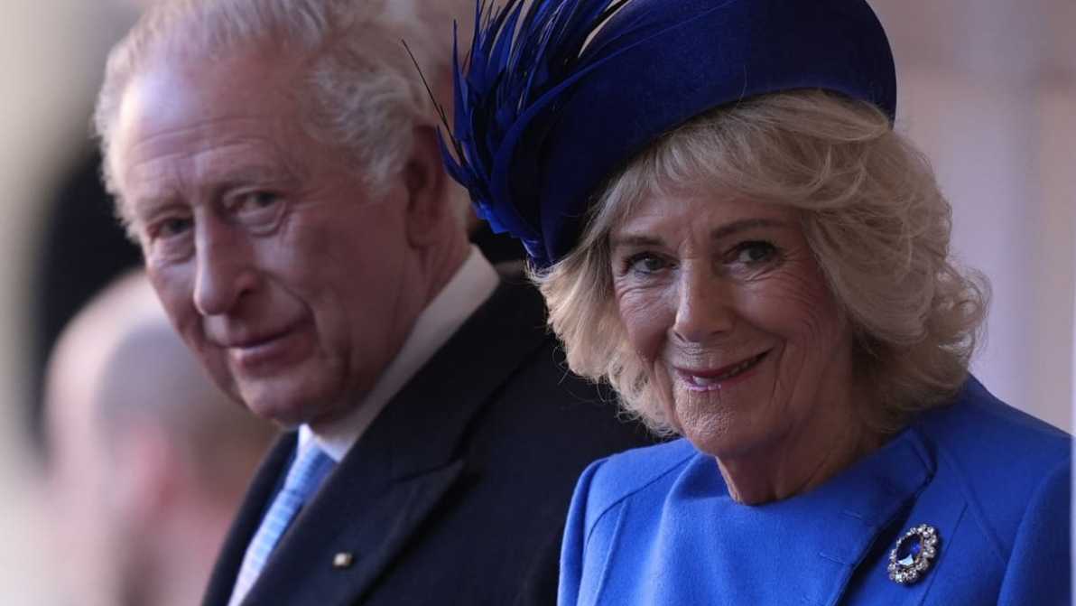 Re Carlo e Camilla, il biglietto di Natale più romantico: scatto a Roma per i 20 anni di matrimonio