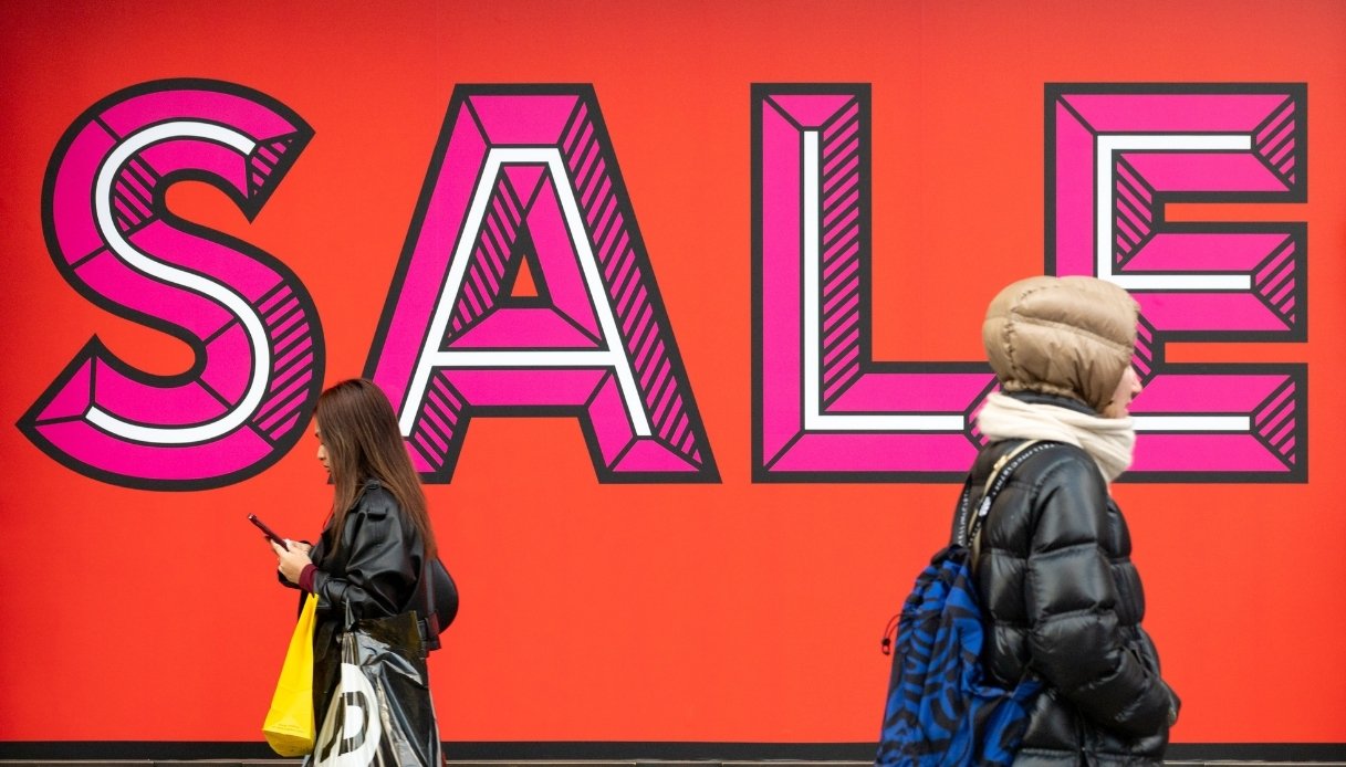 Saldi gennaio 2026, quando iniziano: le date regione per regione