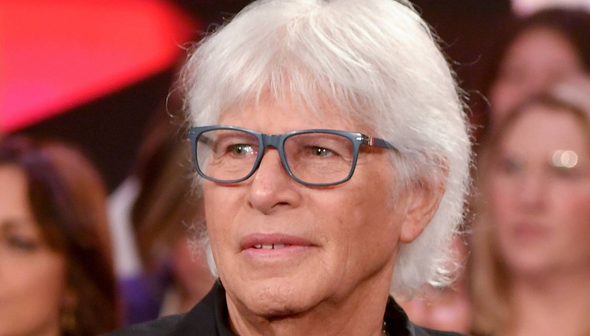 Funerale Sandro Giacobbe, le parole commosse del figlio Andrea e l’addio di Brosio Funerale Sandro Giacobbe, le parole commosse del figlio Andrea e l’addio di Brosio