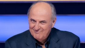 La Ruota della Fortuna, puntata che profuma di Natale. Gerry scherza sul peso di Samira