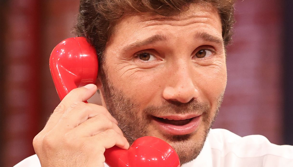 Affari Tuoi, Stefano De Martino è decisivo. Maxi vincita grazie al Dottore Affari Tuoi, Stefano De Martino è decisivo. Maxi vincita grazie al Dottore