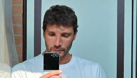 #acasadi Stefano De Martino, il nuovo appartamento: il lampadario da 4mila euro e l’albero di design