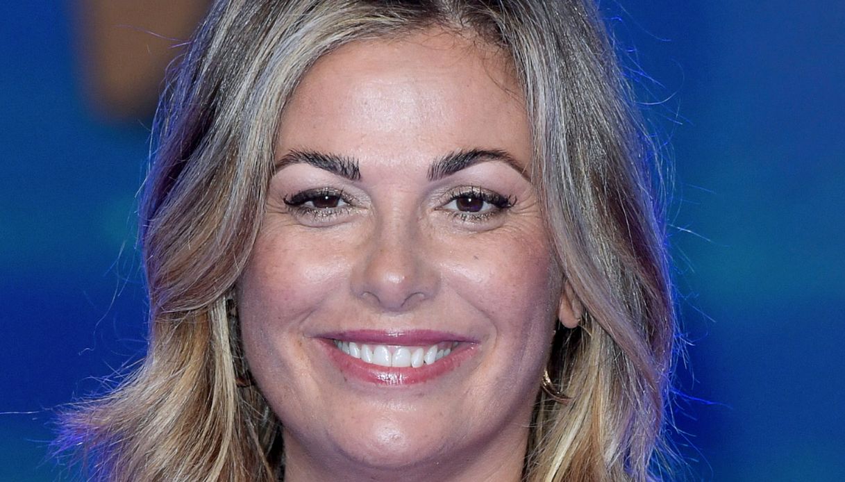 Fluffy e furry, le ciabatte indossate da Vanessa Incontrada sono la nostra nuova ossessione dell'inverno