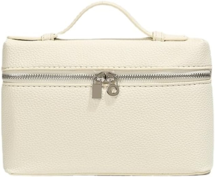 È scoppiata la Vanity Bag mania: 7 micro borse da amare per uno stile maxi