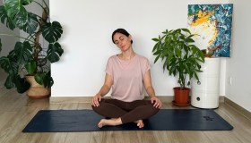 Yoga e benessere emotivo: posizioni e tecniche per liberarti da ciò che ti appesantisce