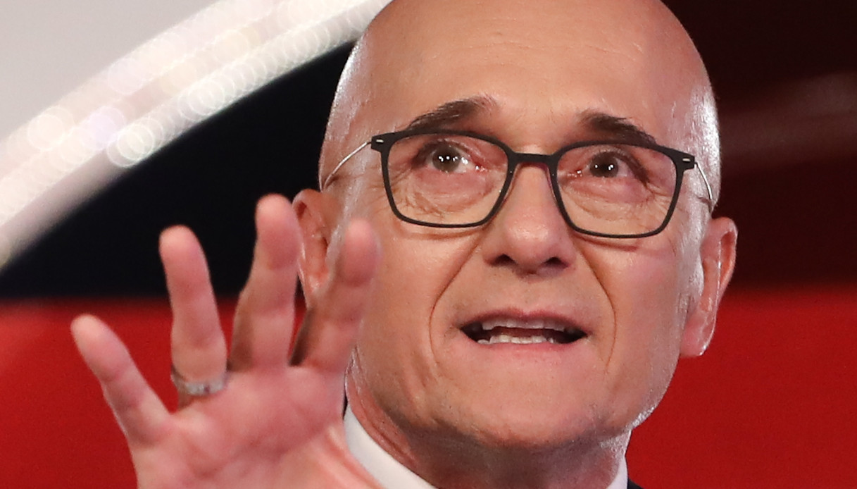 Alfonso Signorini lascia i social dopo le dichiarazioni di Fabrizio Corona