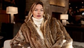 Il nuovo trend della stagione è furry anche sulle giacche, per elevare lo stile luxury e portare divertimento sui capospalla invernali