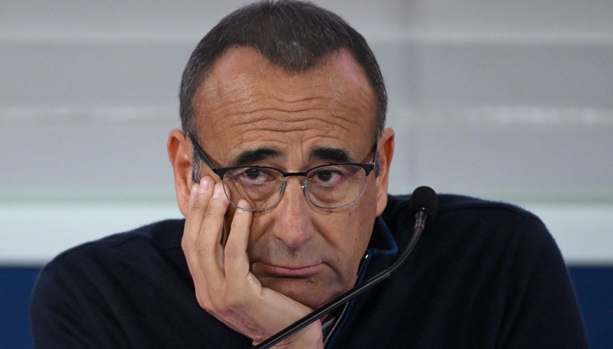 Carlo Conti difende i Big di Sanremo dopo le polemiche. E svela a che ora finirà il Festival