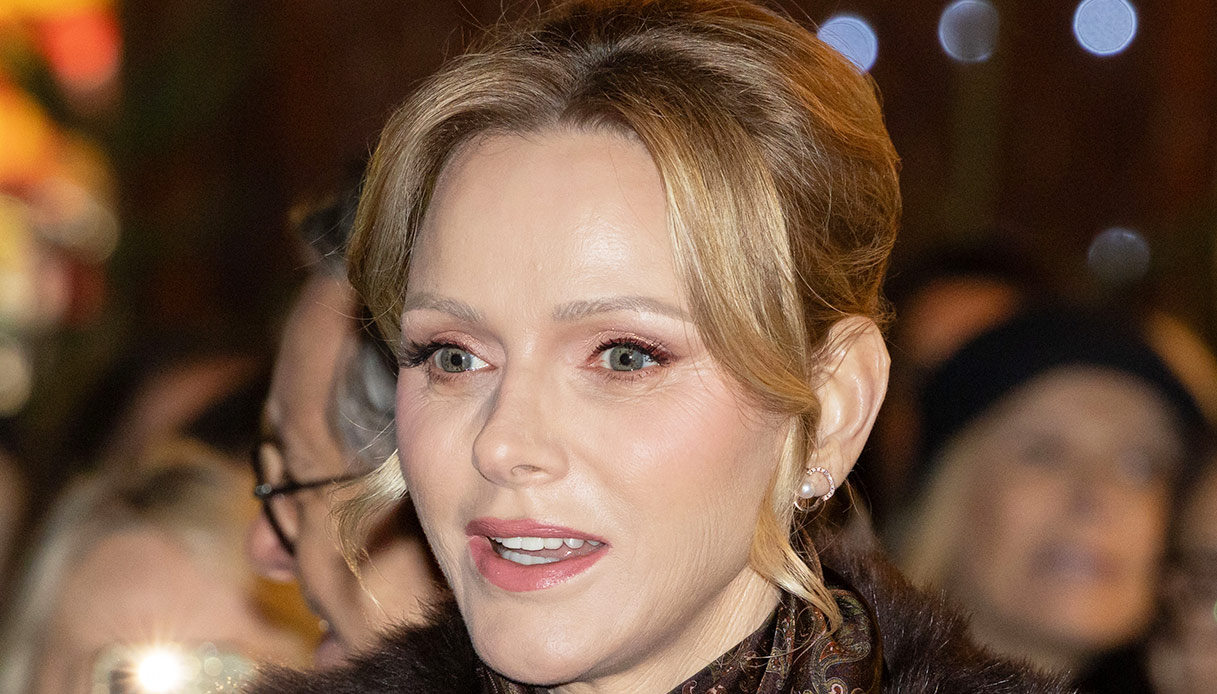 Charlene di Monaco, dall’abito aderente alla pelliccia: così rivoluziona i look di Natale Charlene di Monaco, dall’abito aderente alla pelliccia: così rivoluziona i look di Natale