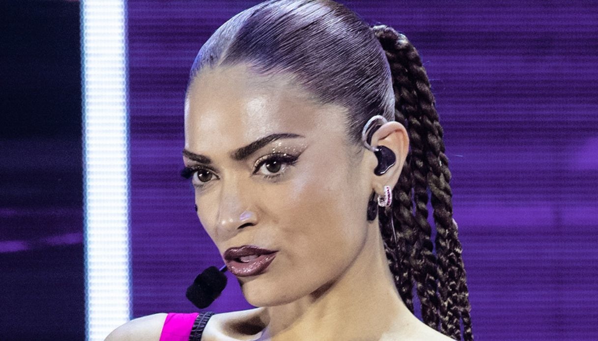 Elodie fa chiarezza sul gesto di stizza contro il fotografo: “Mi ha innervosita”