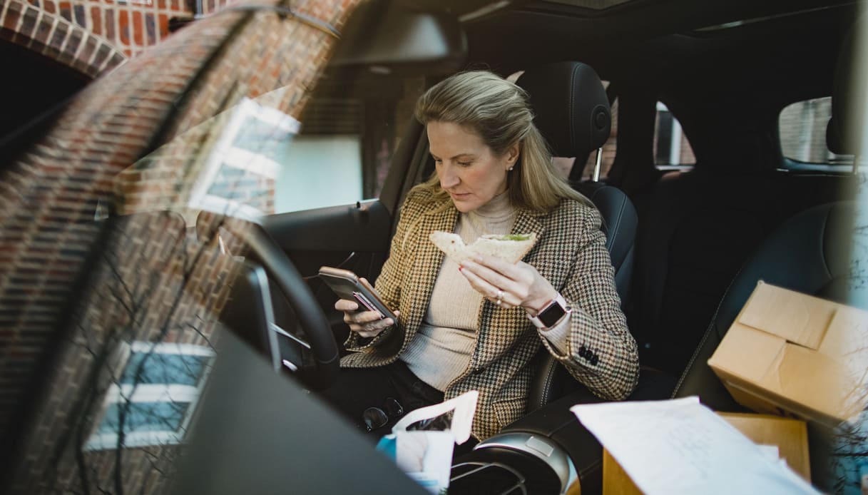 Generazione Sandwich, chi sono le donne schiacciate e cosa fare Generazione Sandwich, chi sono le donne schiacciate e cosa fare