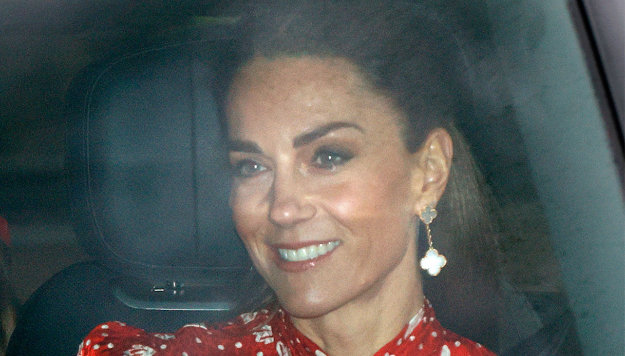 Kate Middleton in rosso per il pranzo di Natale, ma tradisce le aspettative