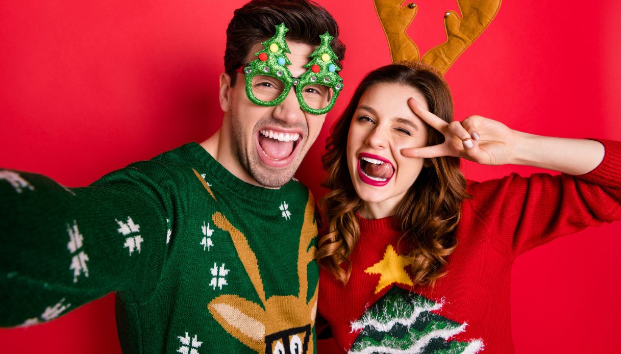 Per la coppia, per la famiglia o solo per te. 10 maglioni di Natale in offerta che stanno andando a ruba