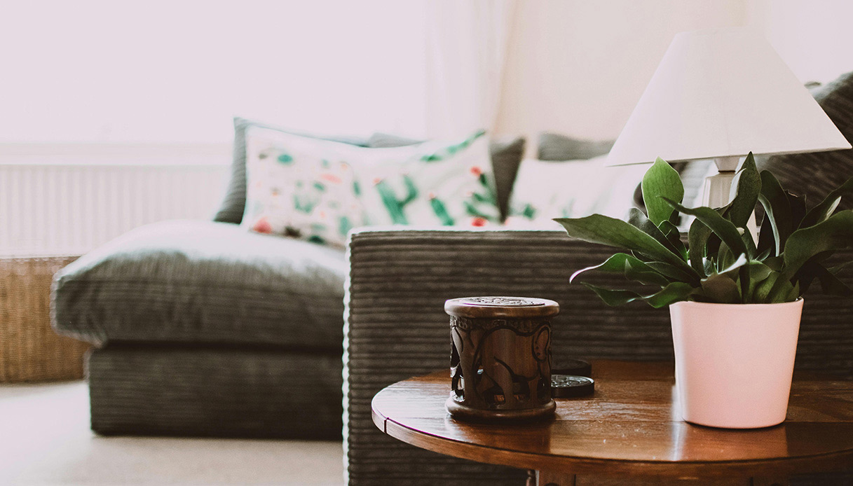 Minimalismo caldo, materiali naturali e texture per spazi accoglienti Minimalismo caldo, materiali naturali e texture per spazi accoglienti