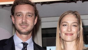 Beatrice Borromeo ad alta seduzione con Pierre Casiraghi: look scintillante e trasparente
