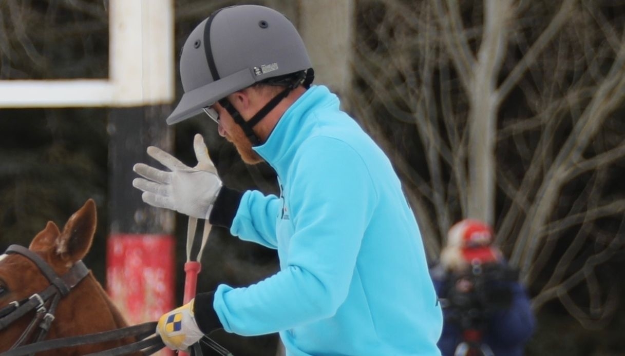 Il Principe Harry durante la partita di polo