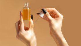 Caldi, speziati e irresistibili. I 5 profumi arabi da indossare per il nuovo annoi che sono best seller da settimane