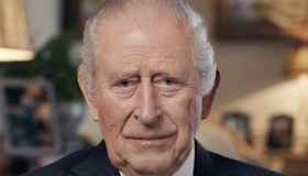 Re Carlo, chi ci sarà davvero al pranzo di Natale, tra abbandoni e mancati inviti