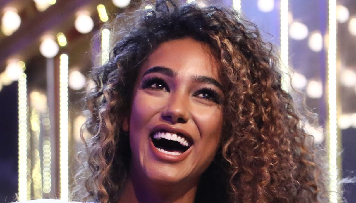 La Ruota della Fortuna, la prima gaffe di Samira Lui. Sanremo per lei è a rischio? La Ruota della Fortuna, la prima gaffe di Samira Lui. Sanremo per lei è a rischio?