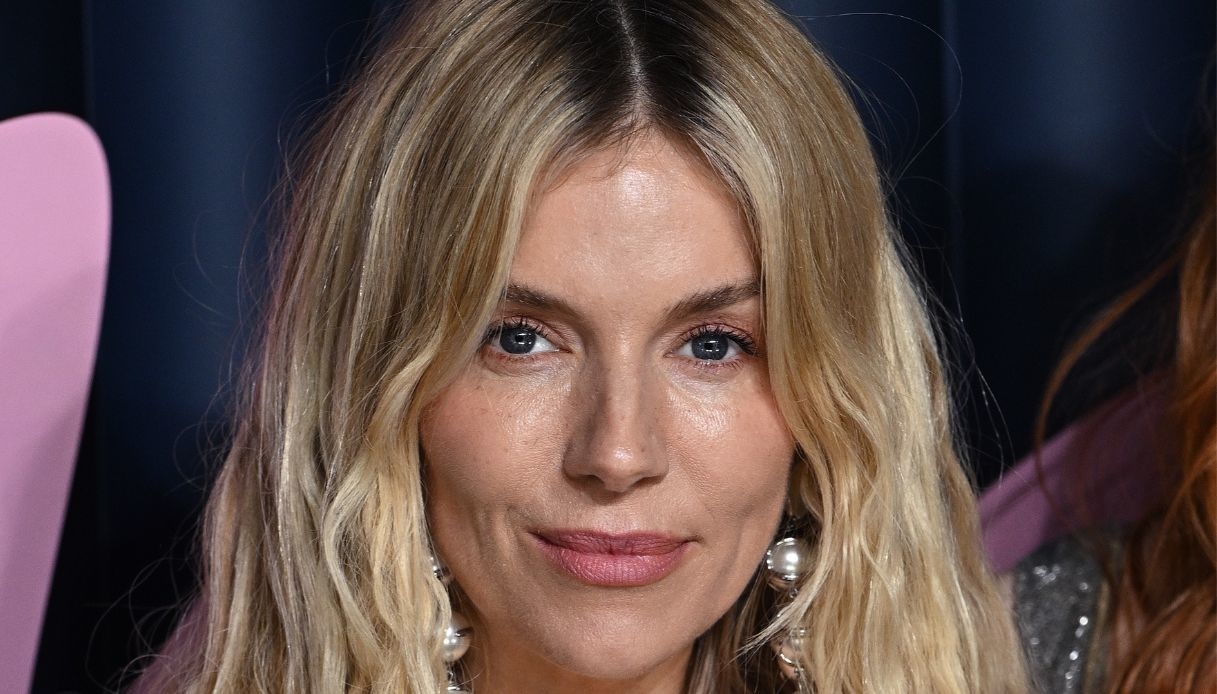 sienna miller incinta per la terza volta a 43 anni la prima foto col pancione sul red carpet da Dilei.it sienna miller incinta per la terza volta a 43 anni la prima foto col pancione sul red carpet