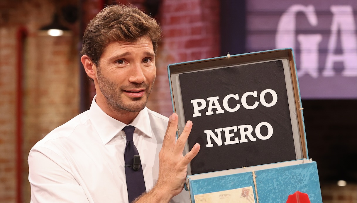 Affari Tuoi, stop a Stefano De Martino: perché non va in onda domenica 7 dicembre Affari Tuoi, stop a Stefano De Martino: perché non va in onda domenica 7 dicembre
