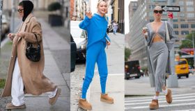 Gli iconici stivali fluffy, ma in versione mini, sono ancora i più amati dalle celeb. Per look effortless, slow e caldissimi