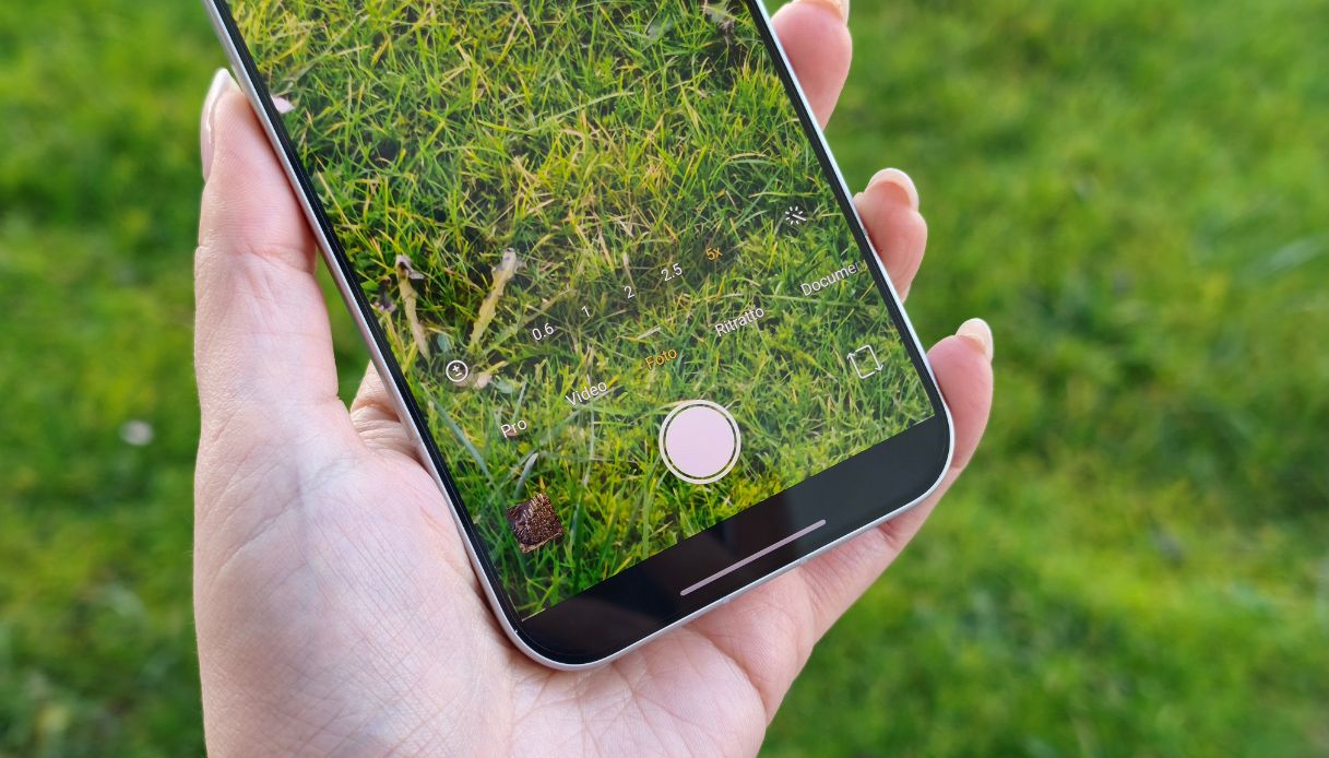 La fotocamera con teleobiettivo vero