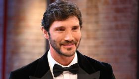 Affari Tuoi, il balletto di Martina fa sognare: svolta sensuale per battere Gerry Scotti