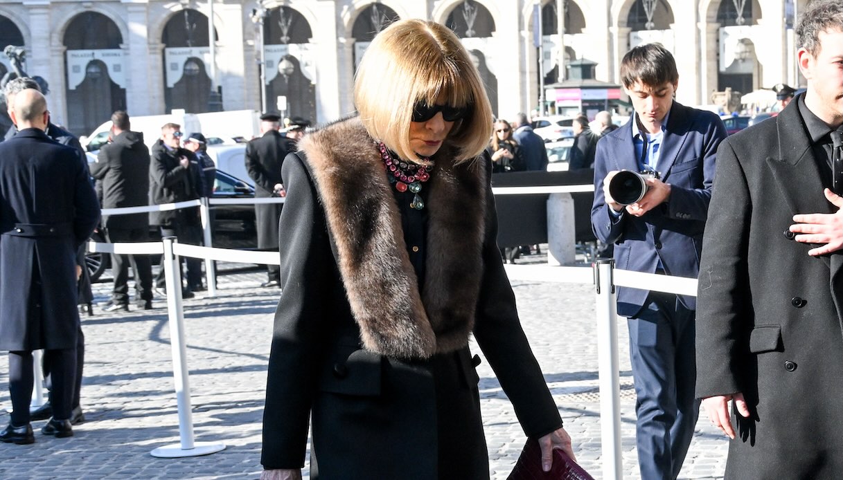 Funerali Valentino, folla di celebrities per l’ultimo saluto al grande stilista