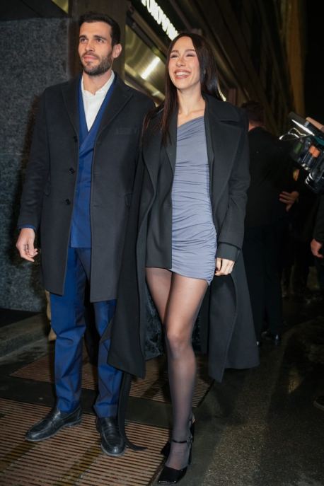 Pellegrini con pancino e famiglia Hunziker al completo a Cortina per la Milano Fashion Week Uomo