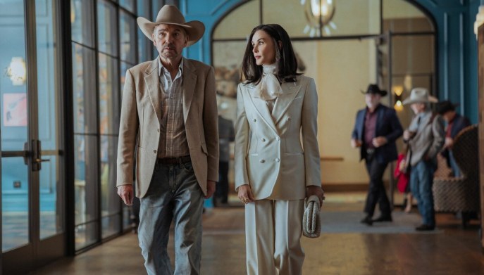 Demi Moore, abito rosa baby e capelli medi per Landman 2: i look sul set