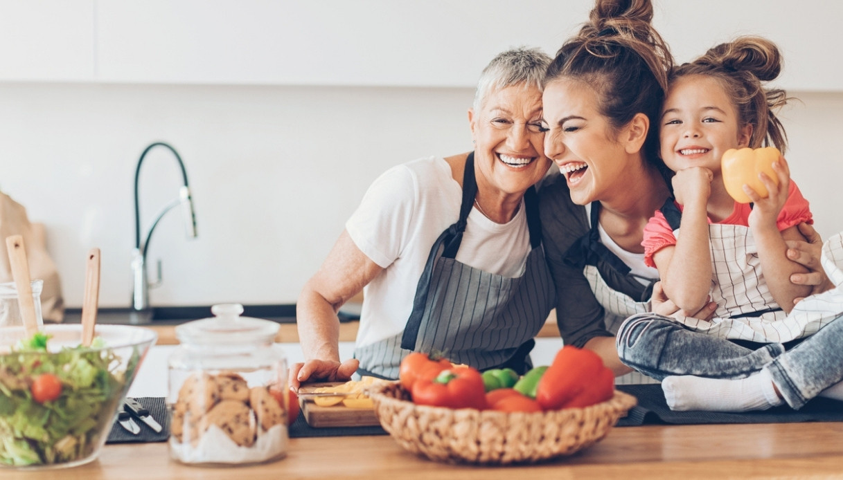 Dieta, ogni età ha la sua: le indicazioni degli esperti, cosa inserire e cosa no, nel corso della vita