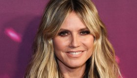 Heidi Klum super sensuale in vedo non vedo: il look total black