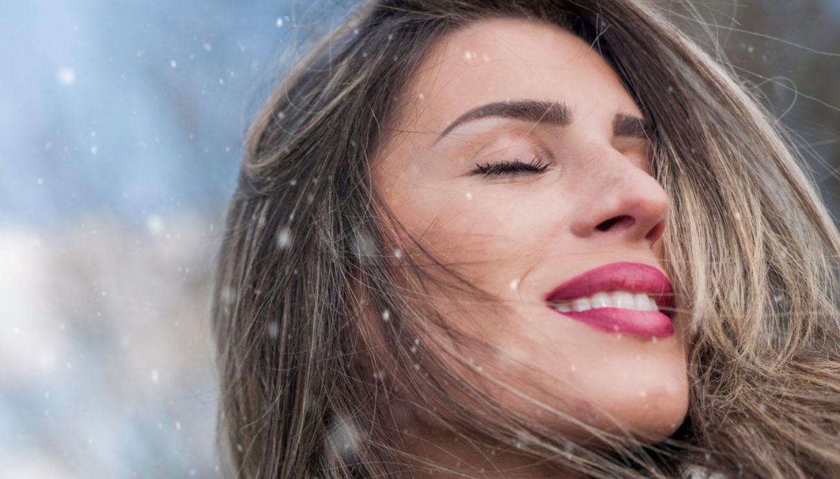 Idrata i capelli ed elimina l'effetto crespo. L'asciugacapelli su cui puntare è già best seller Amazon