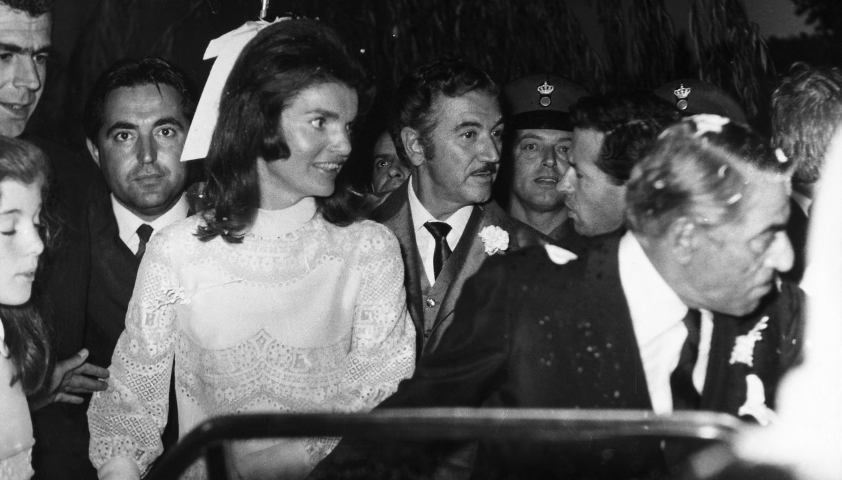 Jacqueline Kennedy in abito Valentino per le sue nozze con Aristotele Onassis