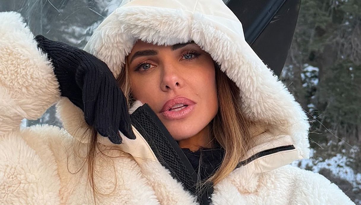 La giacca teddy di Ilary Blasi è il capospalla che indosserai per tutto l'inverno