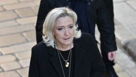 Funerali Brigitte Bardot, dai famigliari a Le Pen: la commozione dei presenti