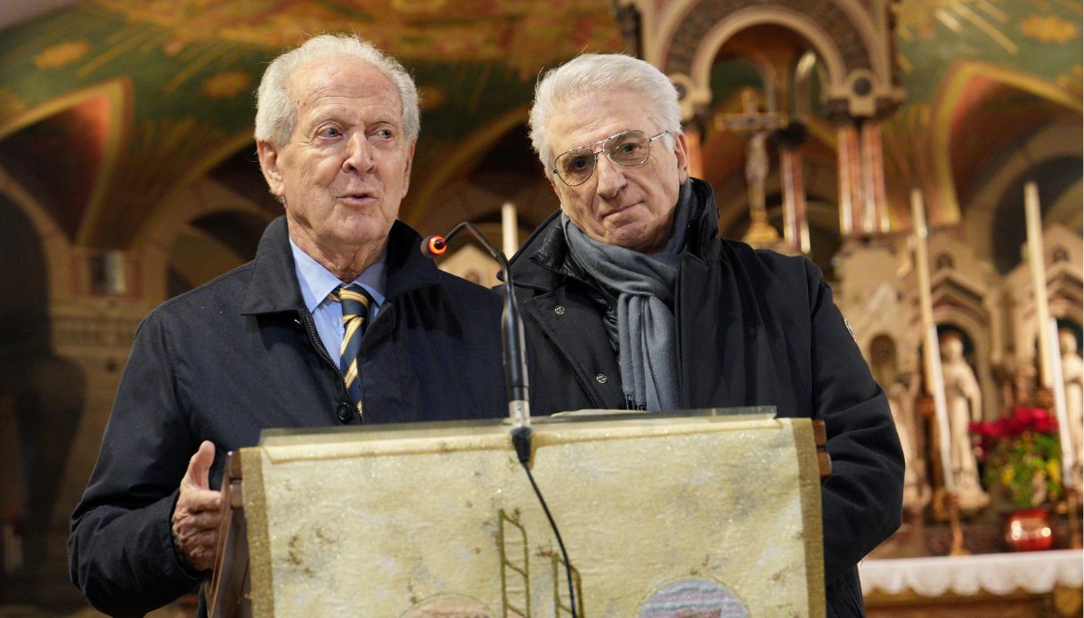 Memo Remigi ai funerali di Tony Dallara