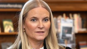 Mette-Marit di Norvegia abbandona il figlio Marius Borg sotto processo