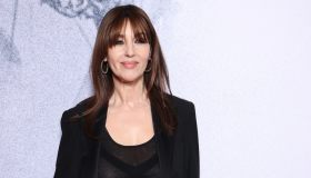 Monica Bellucci in total black, fascino senza tempo a Parigi