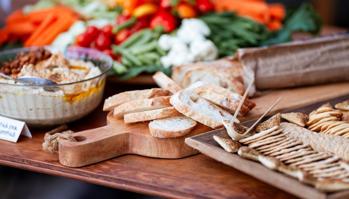 Gli USA capovolgono la piramide alimentare: cosa cambia nella dieta di tutti i giorni